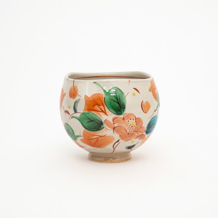Kutani Ware Hand-Painted Ippuku Bowl Crackle Glazed Camellia and Arabesque by Kokuzougama 虚空蔵窯