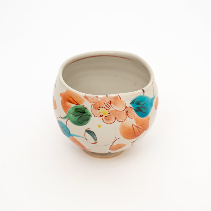 Kutani Ware Hand-Painted Ippuku Bowl Crackle Glazed Camellia and Arabesque by Kokuzougama 虚空蔵窯
