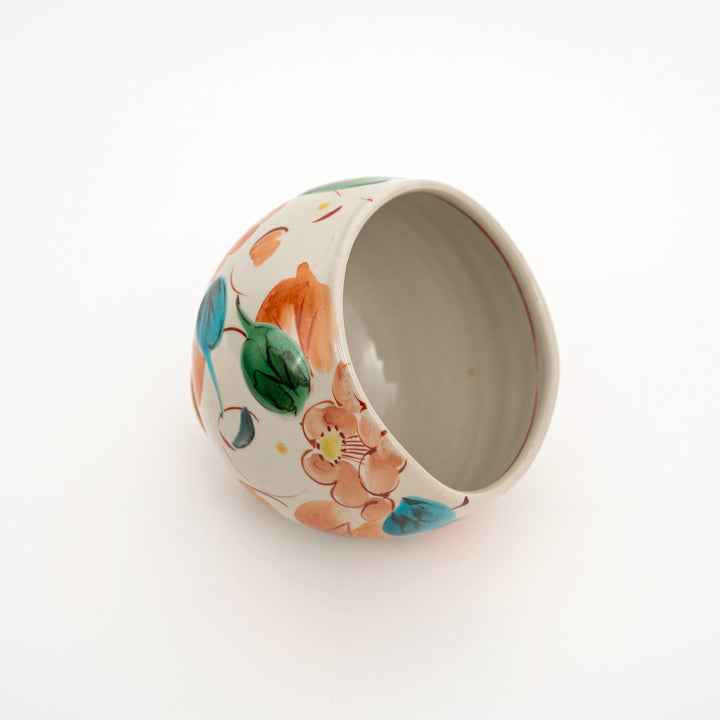 Kutani Ware Hand-Painted Ippuku Bowl Crackle Glazed Camellia and Arabesque by Kokuzougama 虚空蔵窯