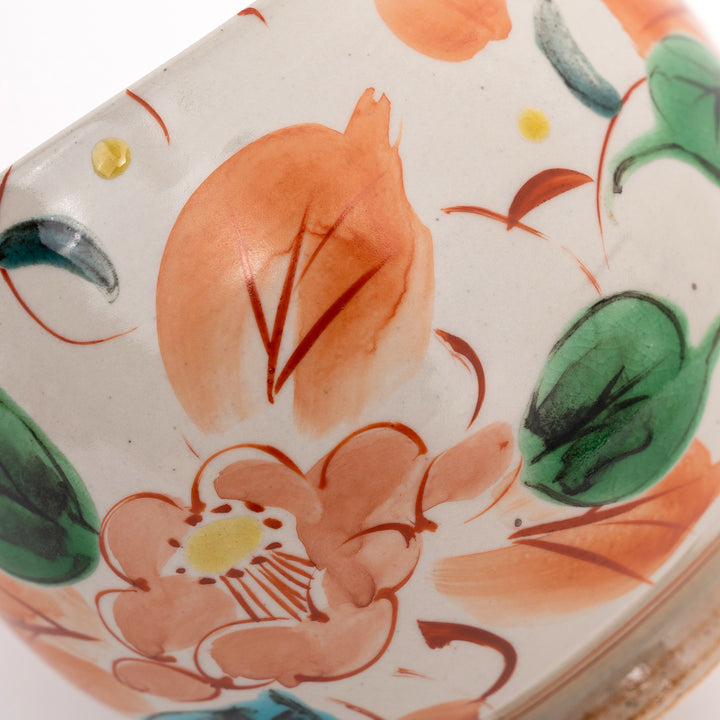 Kutani Ware Hand-Painted Ippuku Bowl Crackle Glazed Camellia and Arabesque by Kokuzougama 虚空蔵窯