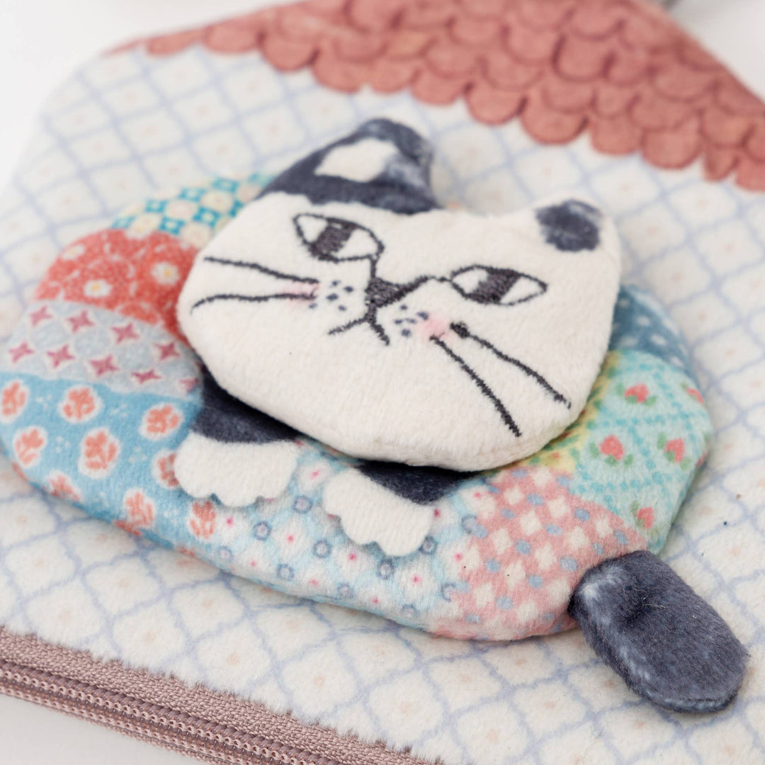 Kusuguru Japan Cat House-Shaped Pass Case & Coin Purse