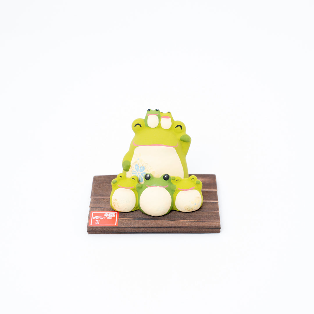 Ryukodo Lucky Frog Family Figurine