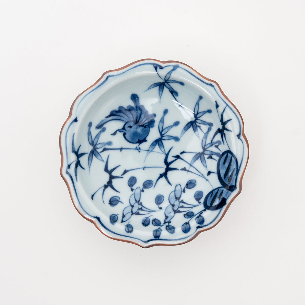 Close-up of the "Manyo Ichikanjin" dish, showing the intricate patterns, fine lines, and crackle texture.