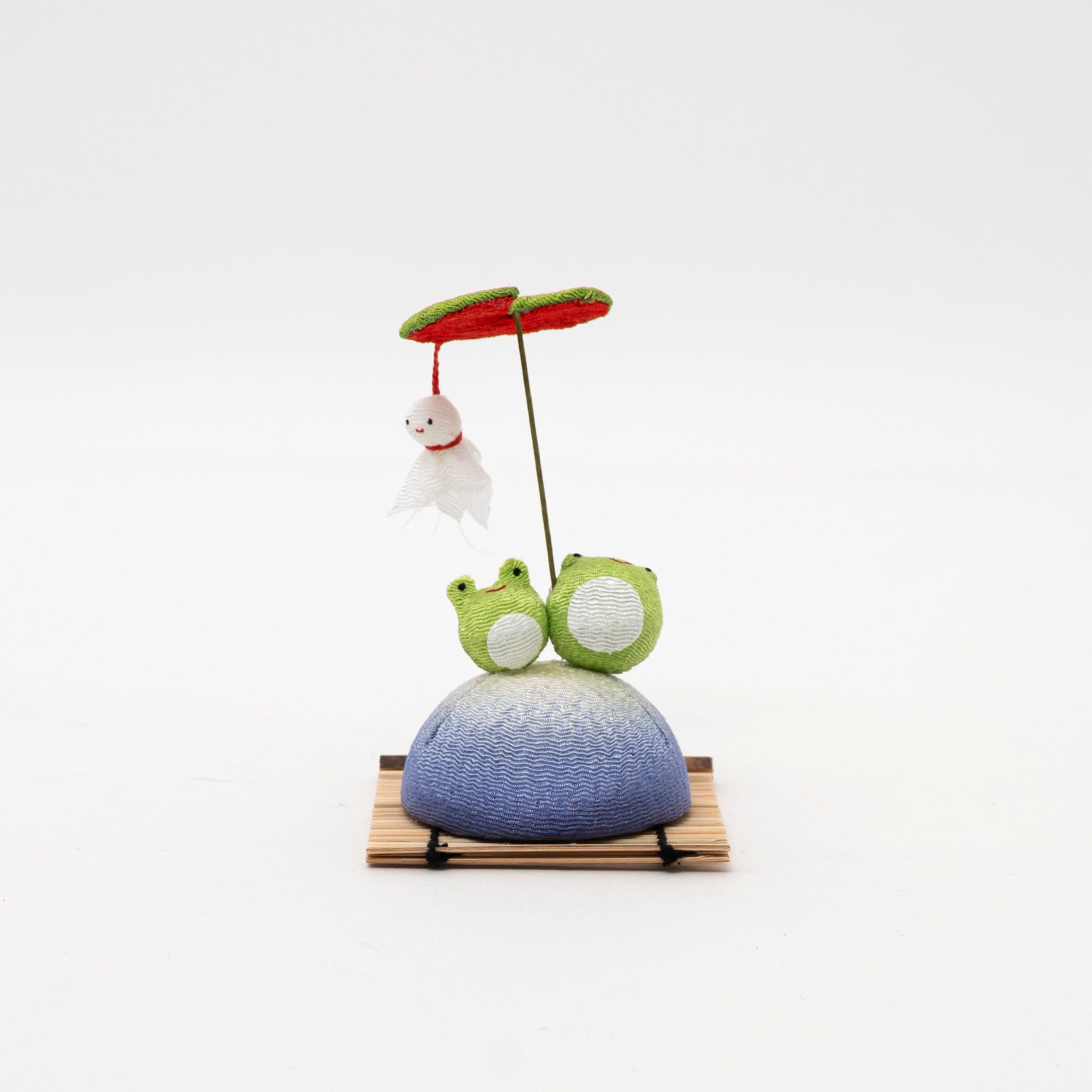 Ryukodo Japanese Frog Ornament – Chirimen Fabric Lucky Frog Decor