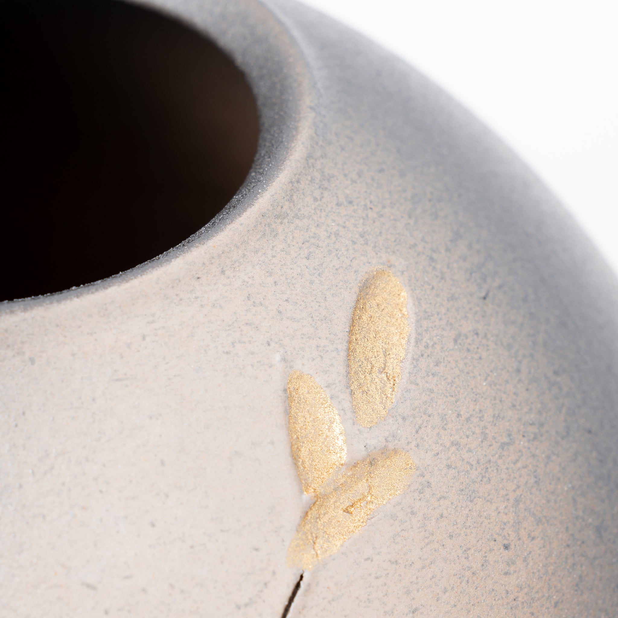 Handcrafted Shigaraki Moonlit Night Gold Flower Vase – Great Zakka