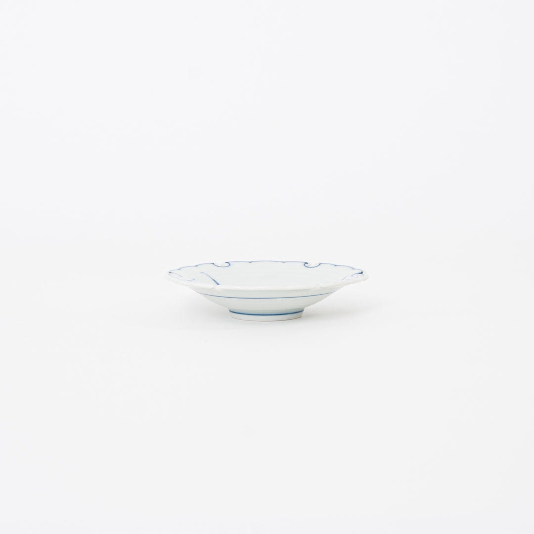 Side view of Hasami-yaki porcelain sauce plate showing 1.7cm height and scalloped rinka edge