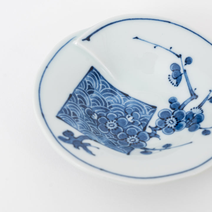 Plum Blossom Motif Small Plate – Hasami Ware