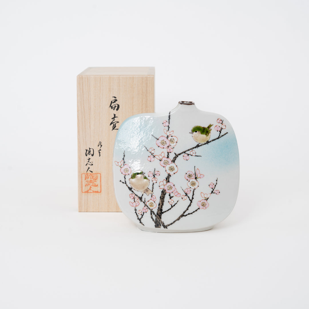 Kutani art vase by Nakamura Toshito in traditional wooden box