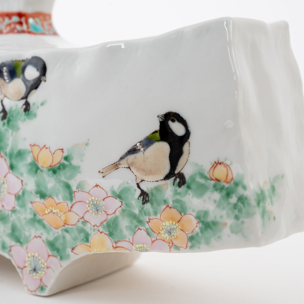 Kutani ceramic vase by Nakamura Toshito in traditional wooden presentation box