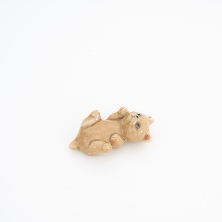 Handmade Japanese Mino ware cat chopstick rest in beige porcelain
