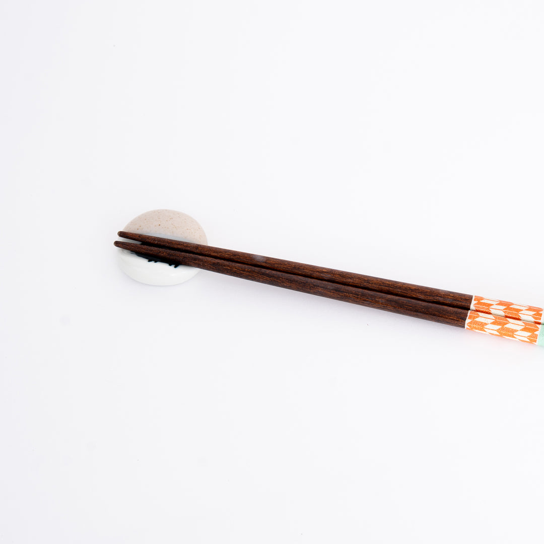 Japanese Porcelain Peeking Cat Chopstick Rest Set – Made in Japan