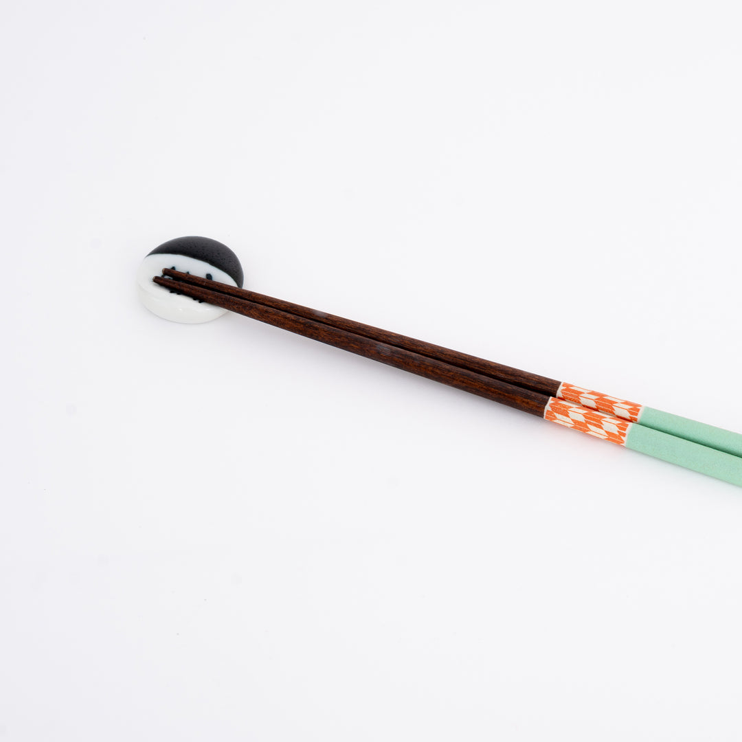 Japanese Porcelain Peeking Cat Chopstick Rest Set – Made in Japan