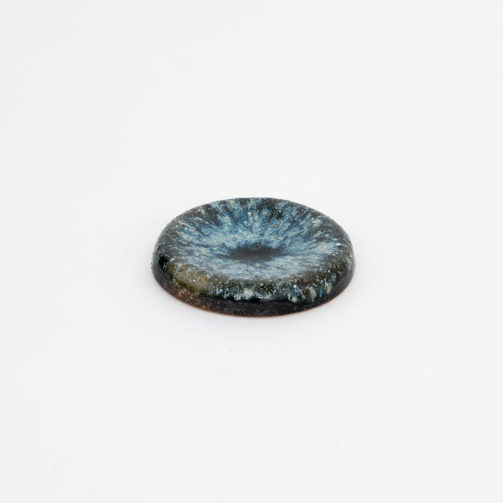 Handmade Shigaraki ware flat ceramic plate with blue glaze for omakase presentation