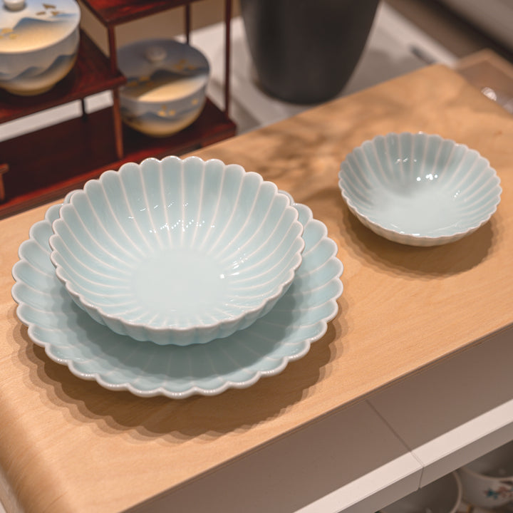 Handmade Hasami Chrysanthemum Plate | Bowl