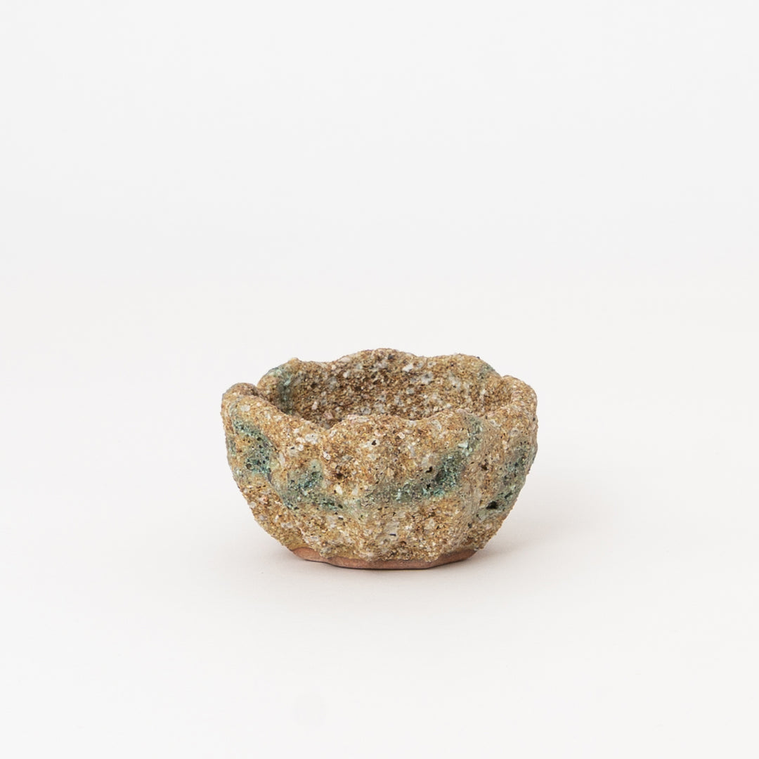 Japanese Wildflower Garden Pot – Moss Brown Rustic Ceramic