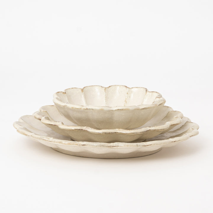 White Rinka 3-Piece Japanese Dinnerware Place Setting