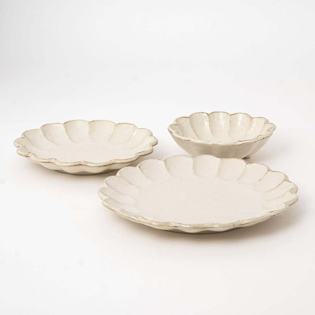 White Rinka 3-Piece Japanese Dinnerware Place Setting