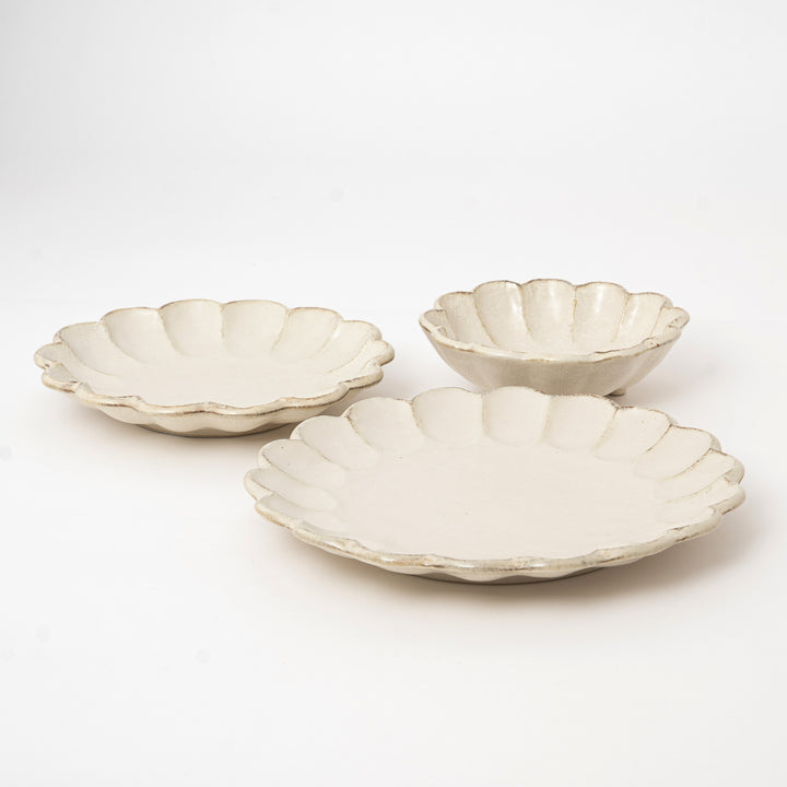 White Rinka 3-Piece Japanese Dinnerware Place Setting