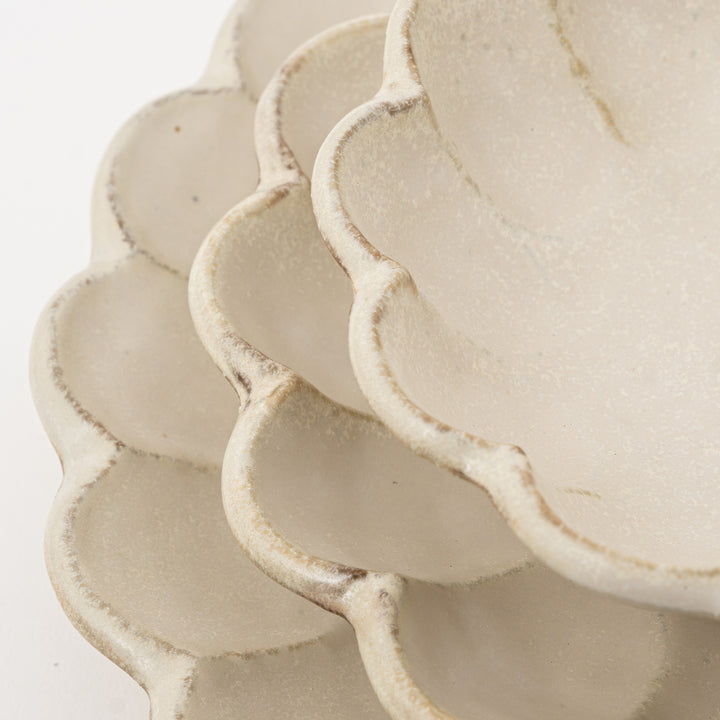 White Rinka 3-Piece Japanese Dinnerware Place Setting