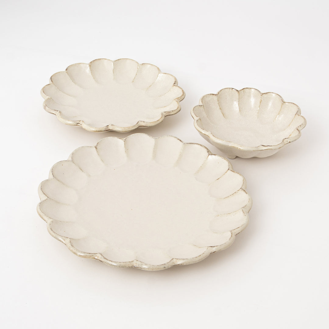 White Rinka 3-Piece Japanese Dinnerware Place Setting
