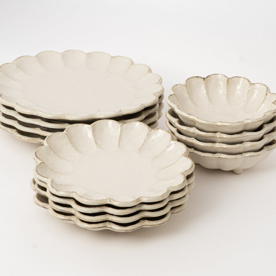 White Rinka 12-Piece Japanese Dinnerware Set – Service for 4