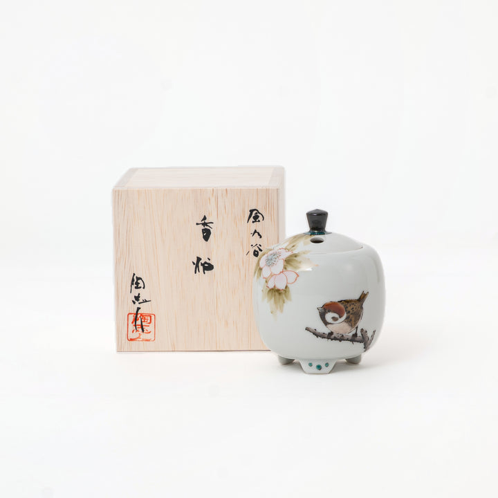Nakamura Toshito Kutani ware mini incense burner Sakura and Sparrows, view 3