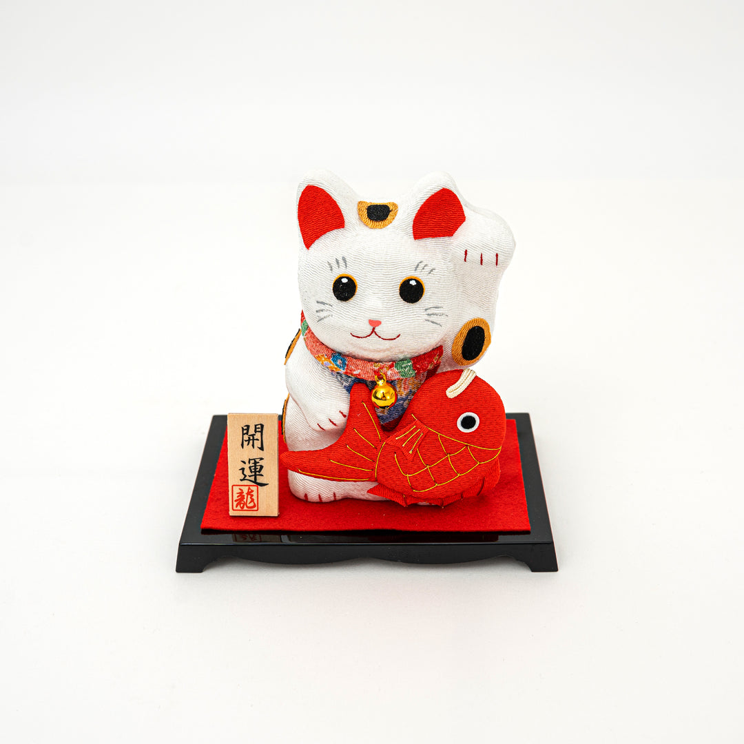 Lucky Cat with Sea Bream