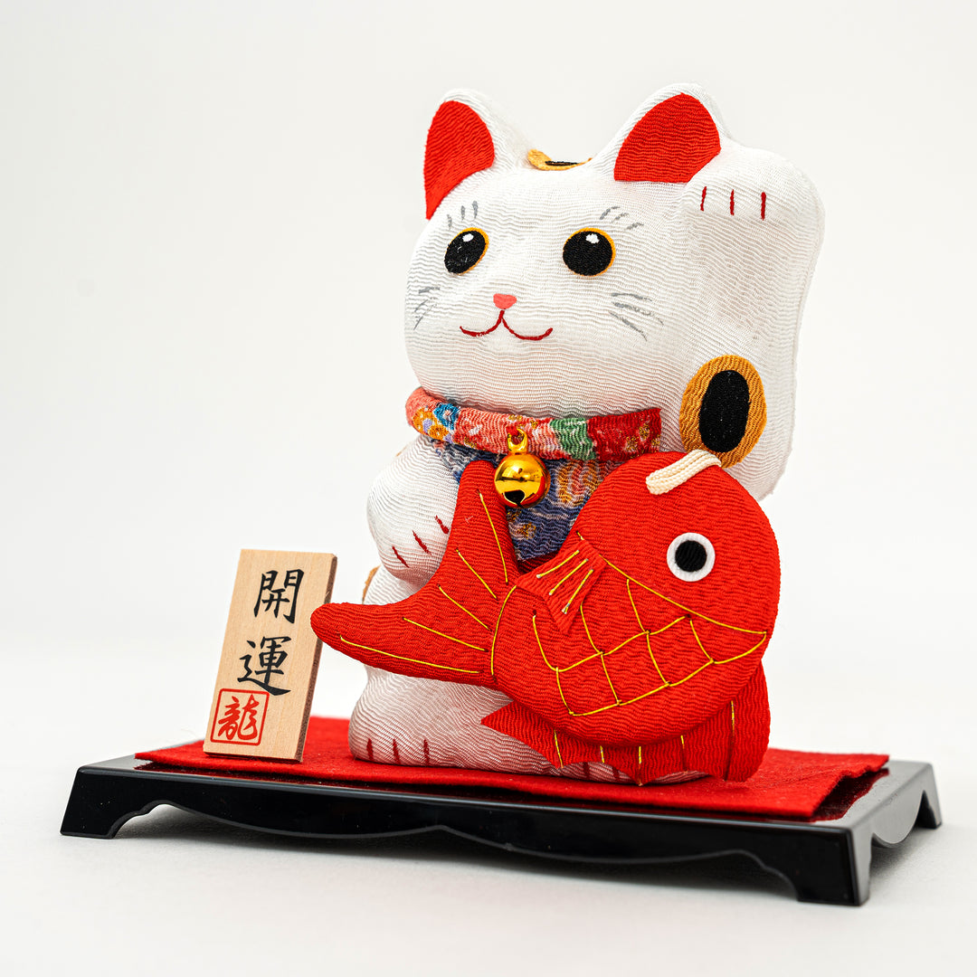 Lucky Cat with Sea Bream