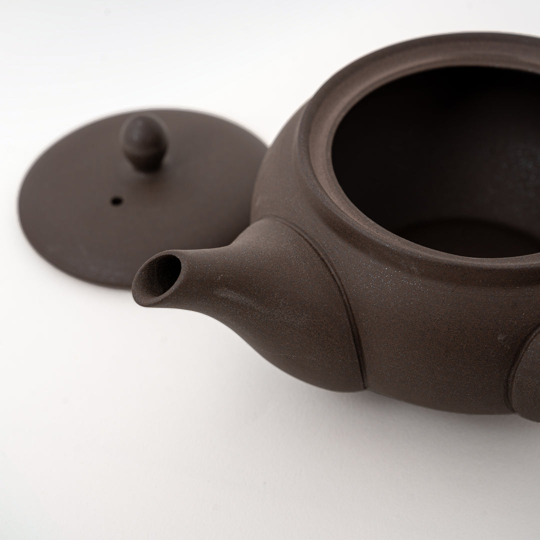 Minimalist brown kyusu teapot made in Japan for loose-leaf tea