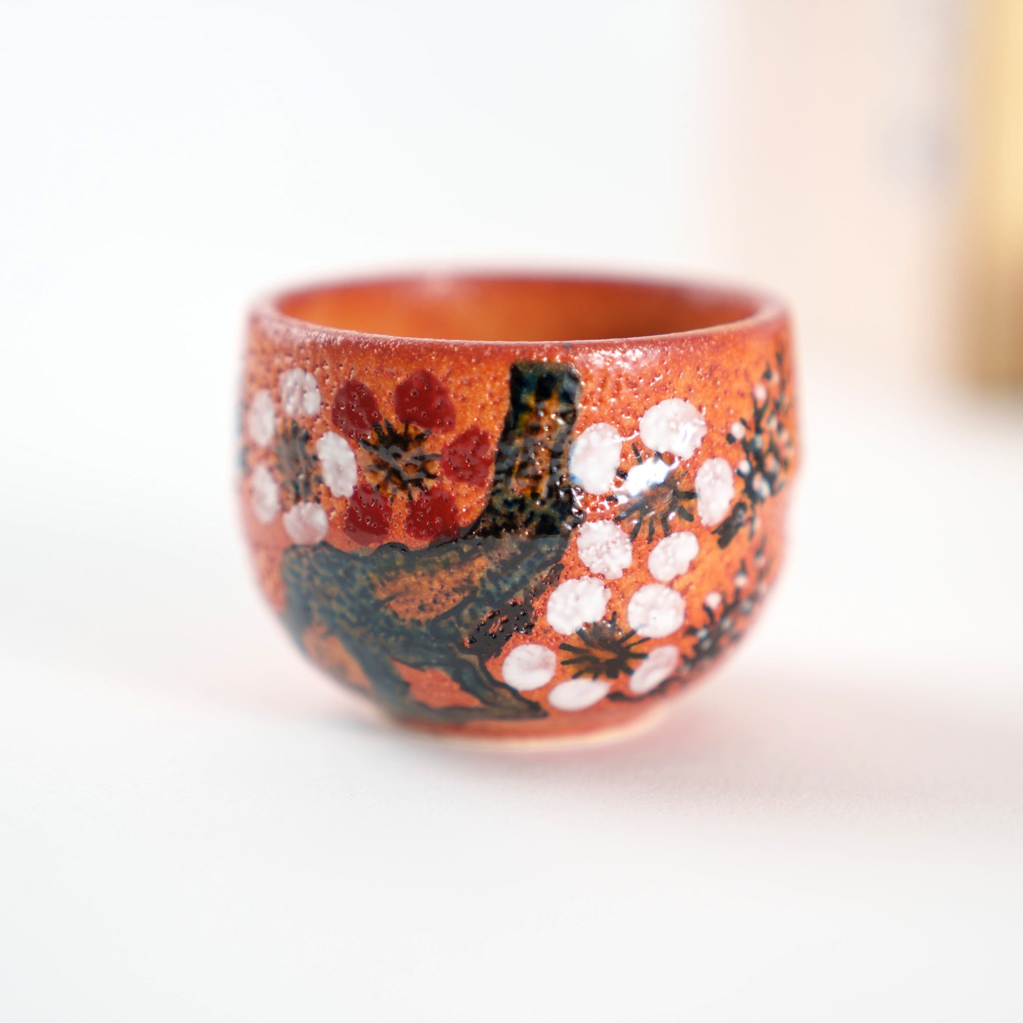 中国　宣嘉年製款　青花　花文鉢　桐箱付　V　R5891 Kutani Yaki Handpainted Five Flowers Kutani Ochoko Sake Cup
