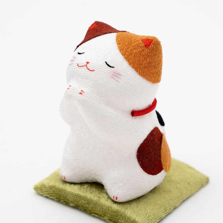 Ryukodo Praying Calico Cat