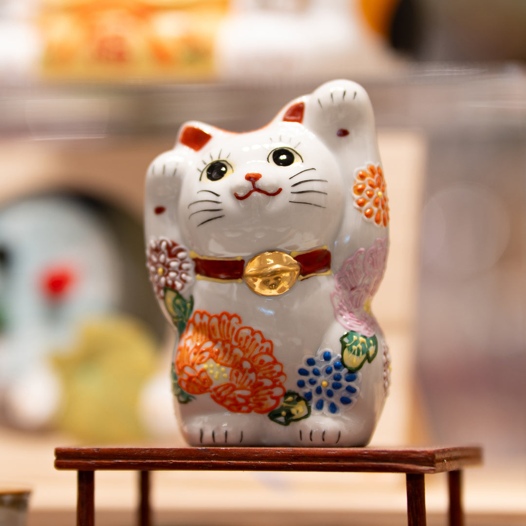 Kutani Chrysanthemum Lucky Cat