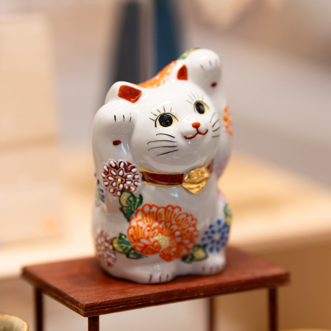 Kutani Chrysanthemum Lucky Cat