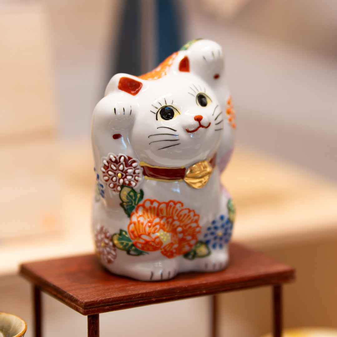 Kutani Chrysanthemum Lucky Cat
