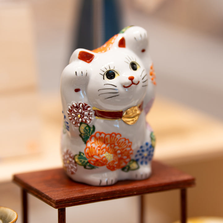 Kutani Chrysanthemum Lucky Cat