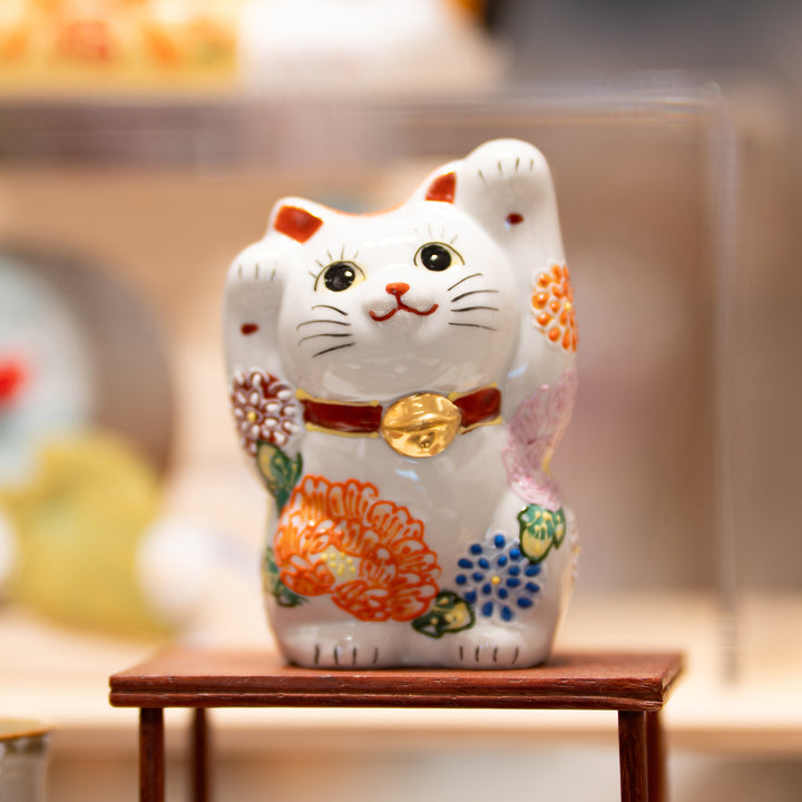 Kutani Chrysanthemum Lucky Cat