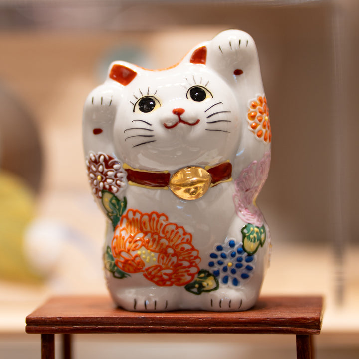 Kutani Chrysanthemum Lucky Cat