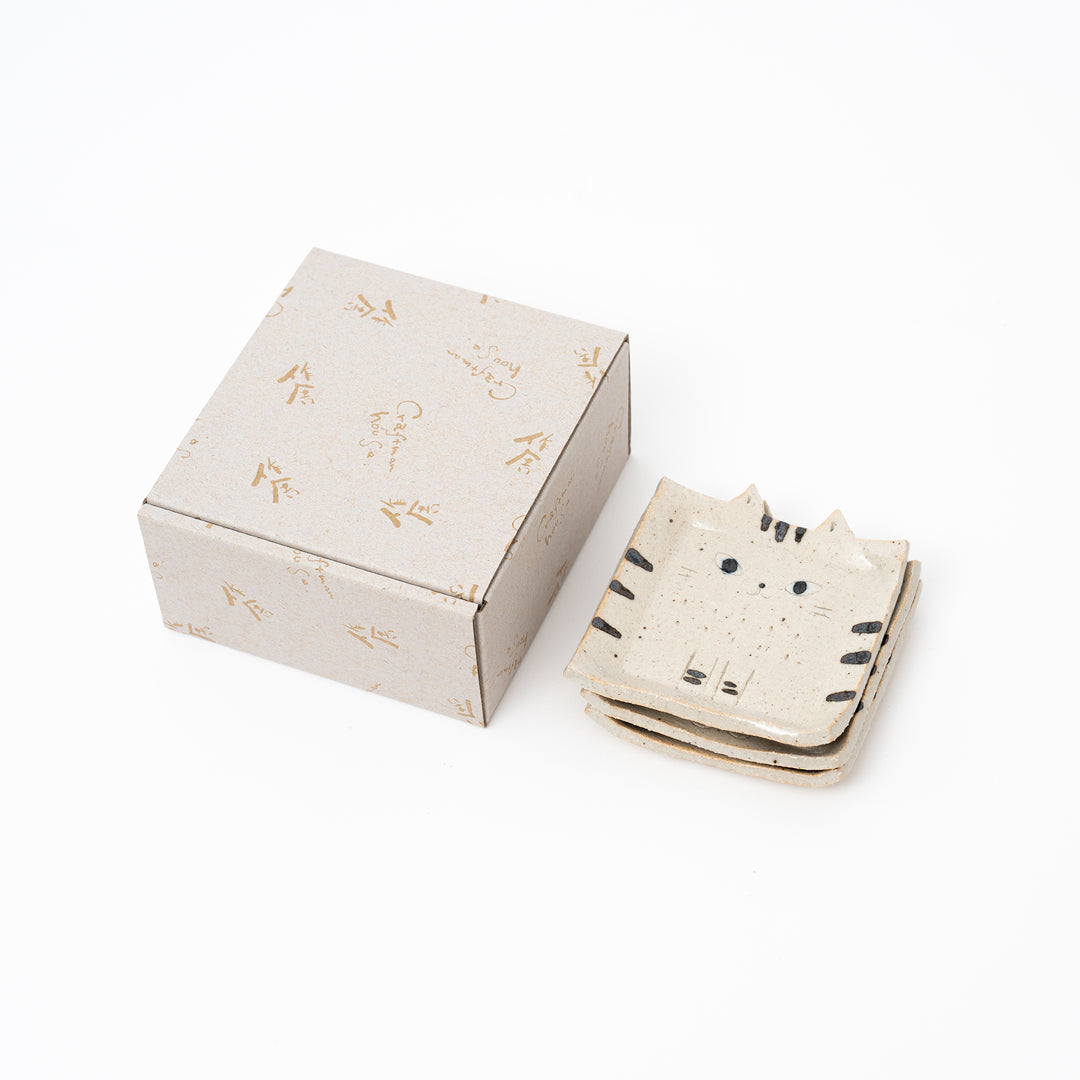HANDMADE SMALL SQUARE CAT PLATE - off white