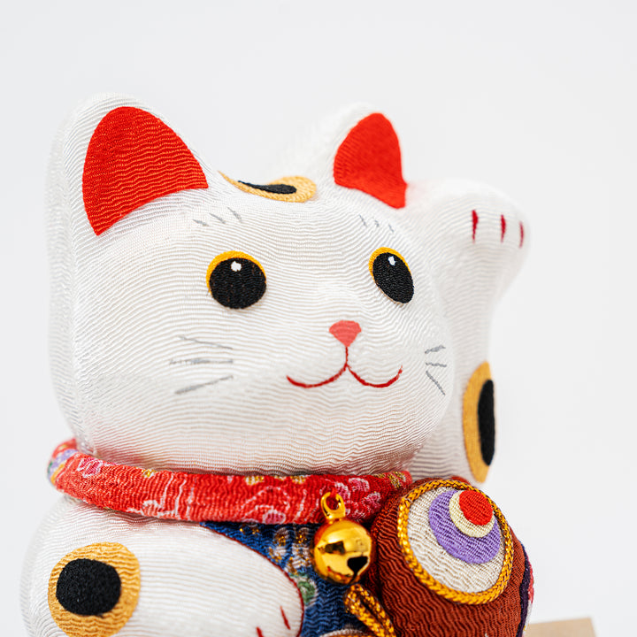 Handmade Japanese chirimen-zaiku beckoning cat