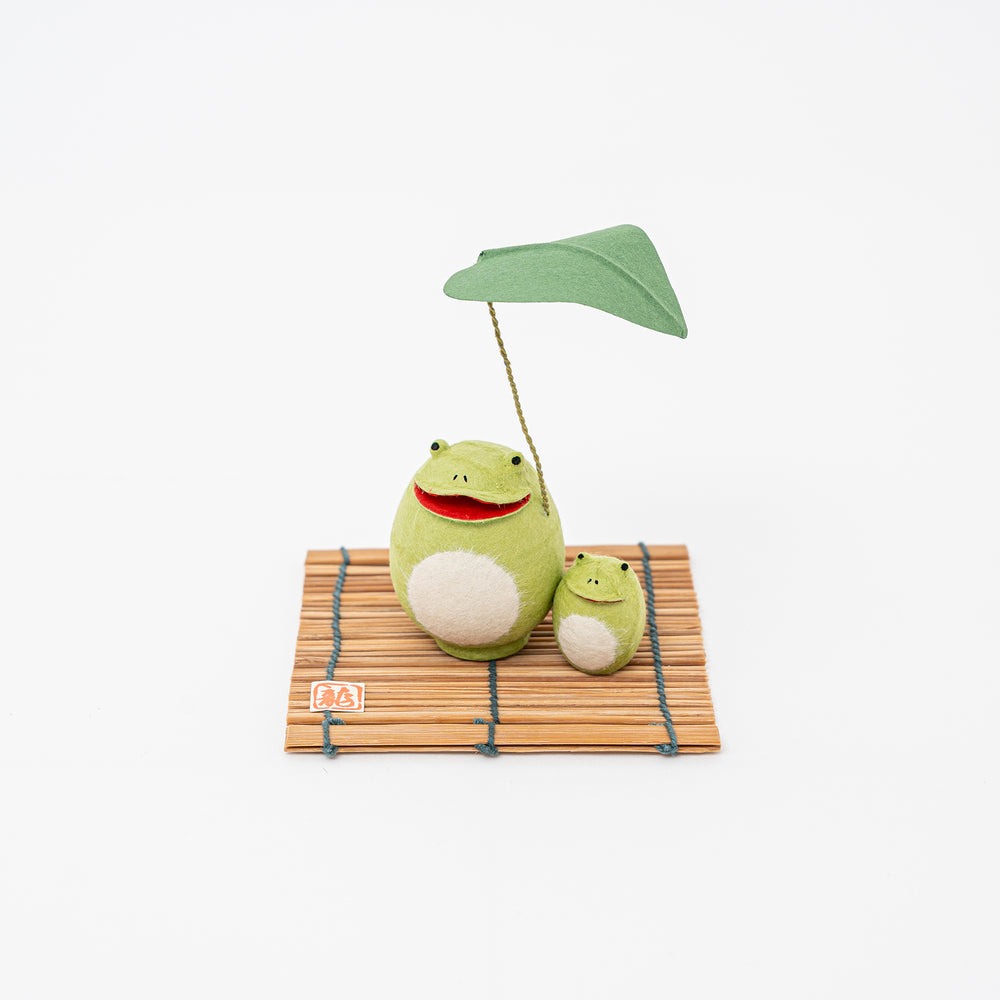 Ryukodo Made in Japan Washi paper Frog parent and child figurine