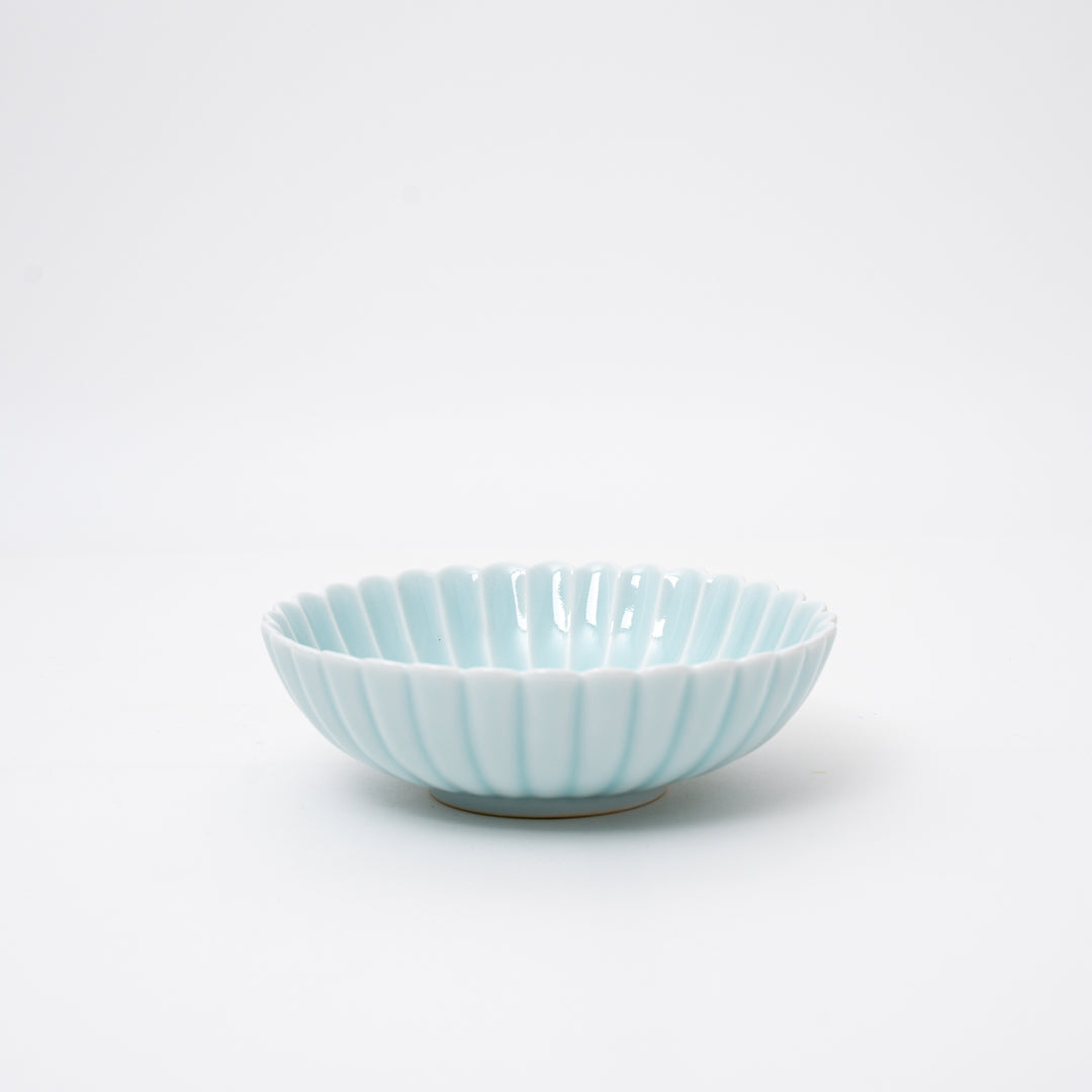 Hasami chrysanthemum bowl with scalloped floral shape