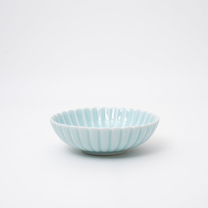 Hasami chrysanthemum bowl with scalloped floral shape