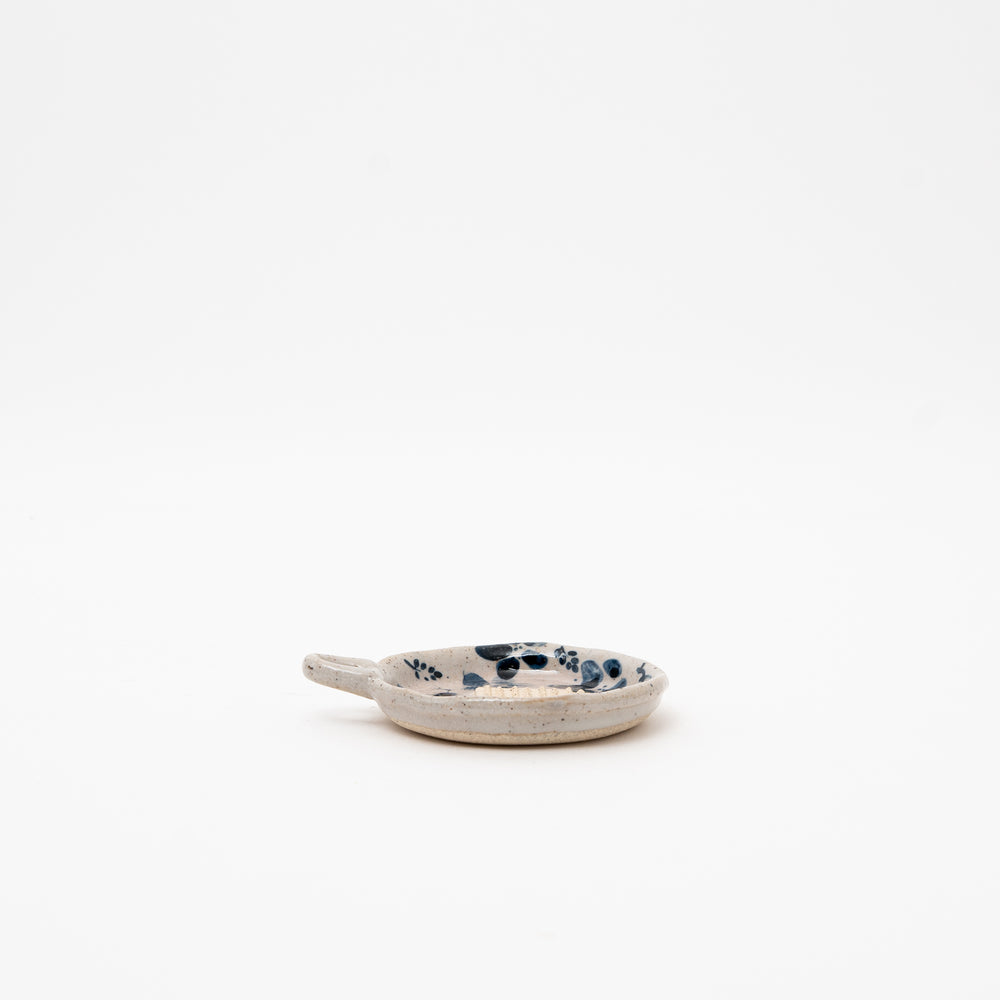 Small ceramic grater with a side handle