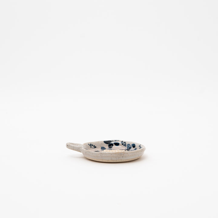 Small ceramic grater with a side handle