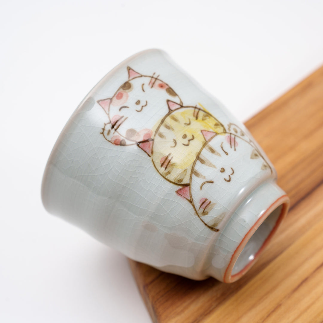 Handmade Crackle Glazed Cute Cat Tea Cup Mino Ware