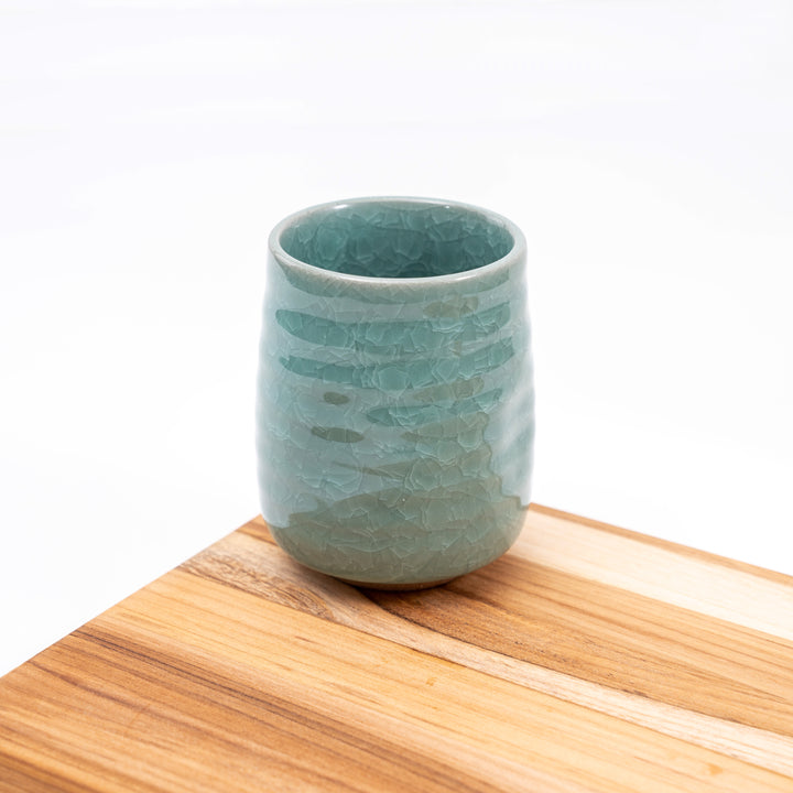 Japanese Handmade Mino Ware Green Tea Cup with Beautiful Crackle Pattern