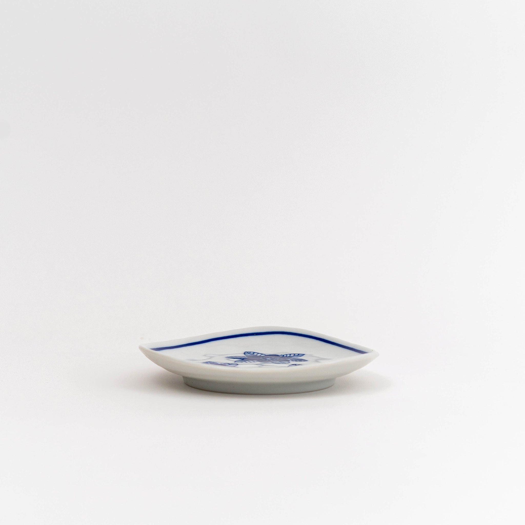 Mino Ware Hand Painted Blue Flower Plate – Great Zakka