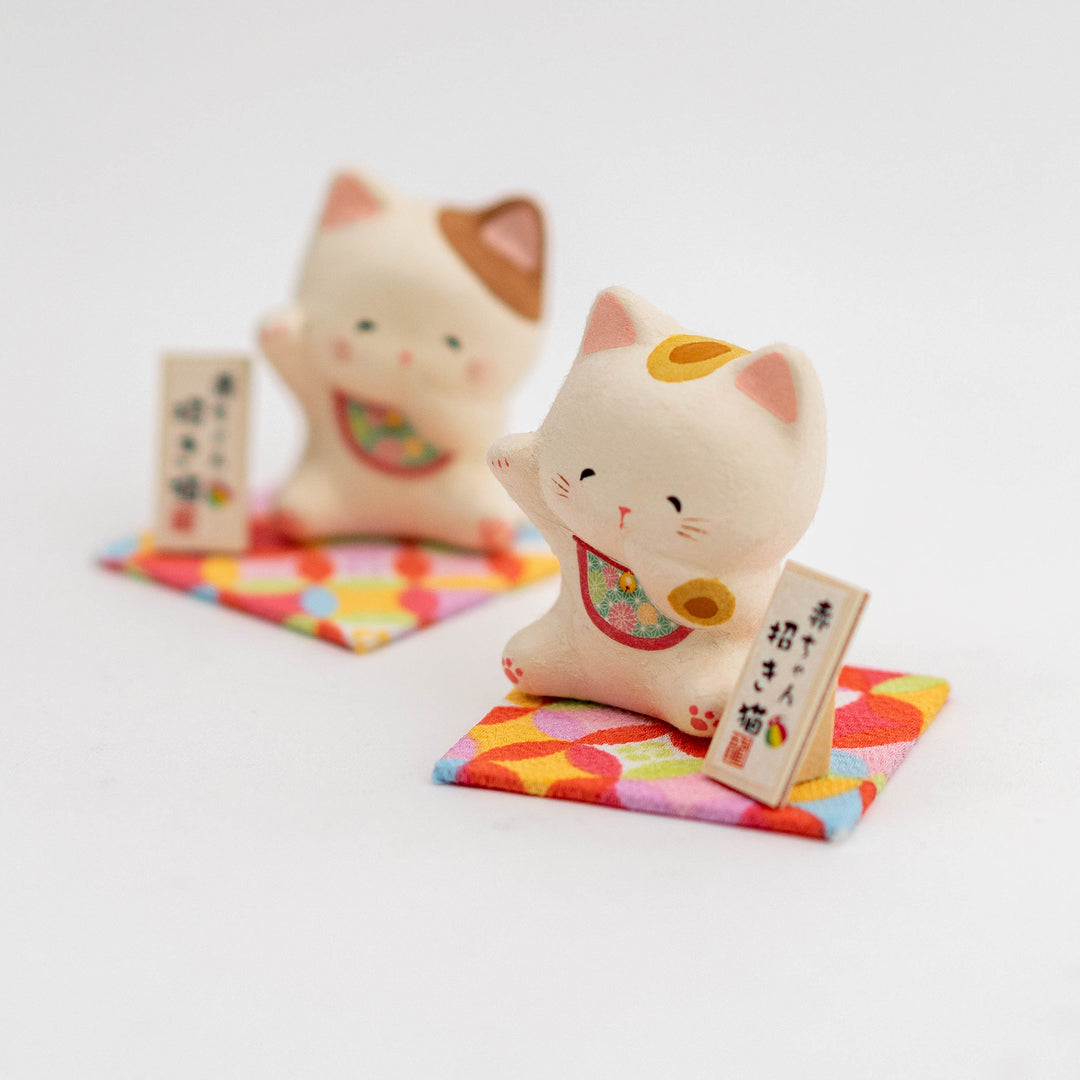 Osumashi Beckoning Cat Ornament - Kitten